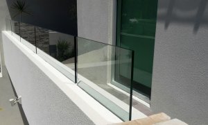 Cantilevered glass balustrade